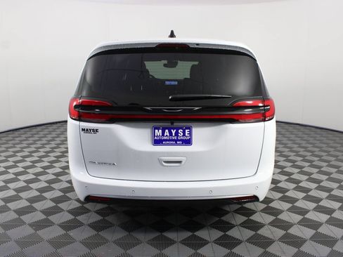 New 2027 Chrysler Pacifica Select FWD image 25