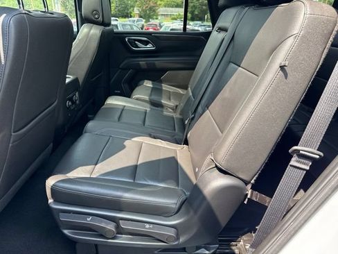 Used 2022 Chevrolet Tahoe Z71 w/ Luxury Package AWD/4WD image 18