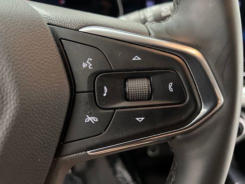 Used 2025 Chevrolet Trax LT w/ LT Convenience Package image 39