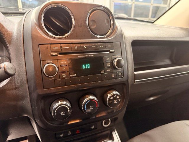 Used 2013 Jeep Compass Latitude AWD/4WD image 12