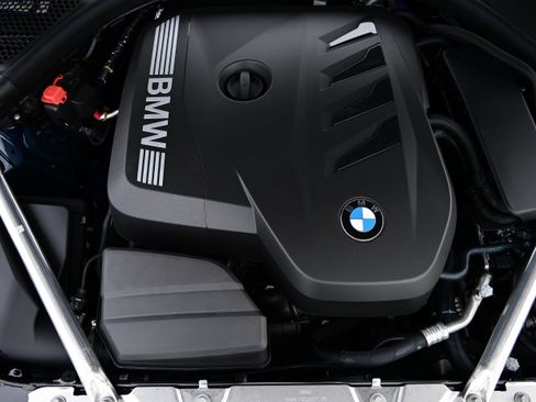 Used 2025 BMW 430i Coupe w/ M Sport Package image 28