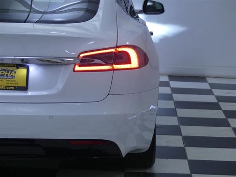Used 2019 Tesla Model S Standard Range image 28