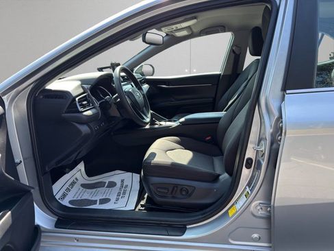 Used 2020 Toyota Camry LE image 9