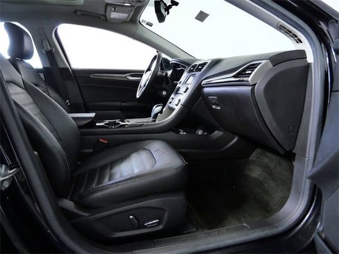 Used 2015 Ford Fusion SE w/ Equipment Group 202A image 11