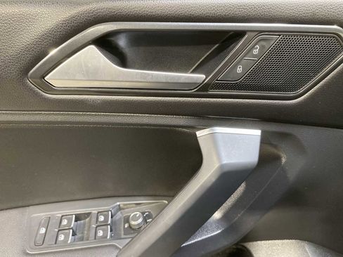 Used 2018 Volkswagen Tiguan SE AWD/4WD image 23