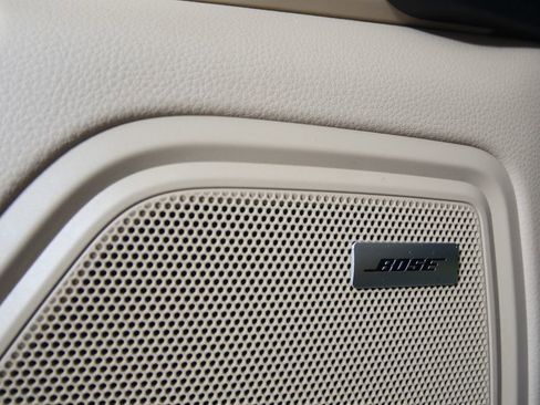 Used 2025 Porsche Macan AWD/4WD image 9