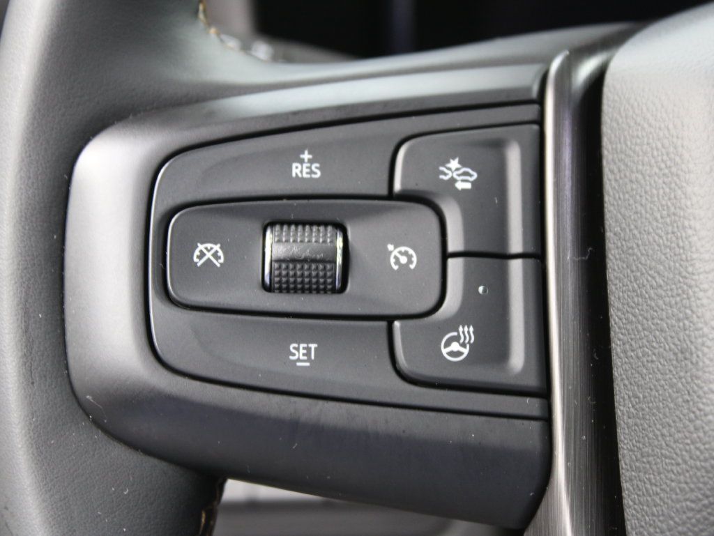 Used 2024 GMC Yukon XL AT4 w/ AT4 Premium Plus Package AWD/4WD image 65