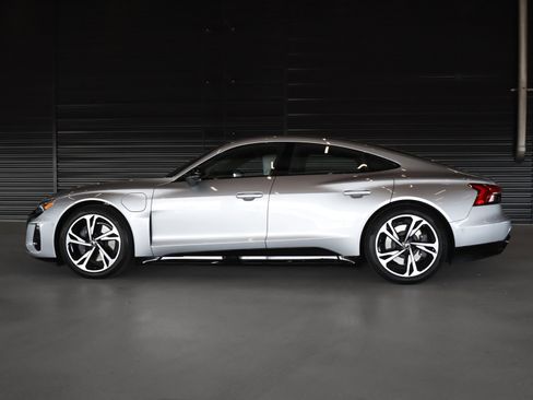 Used 2024 Audi e-tron GT Prestige w/ Prestige Package image 10