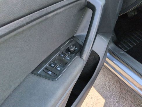 Used 2021 Volkswagen Tiguan S image 17