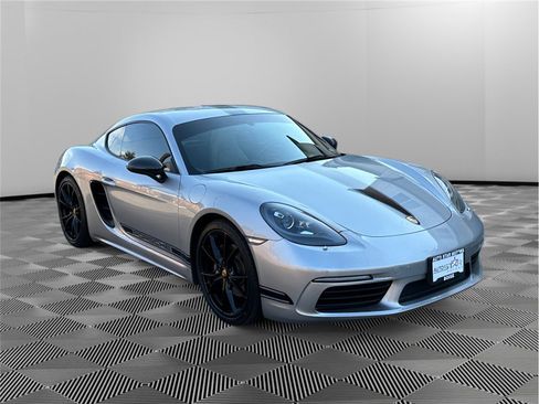 Used 2017 Porsche 718 Cayman RWD image 8