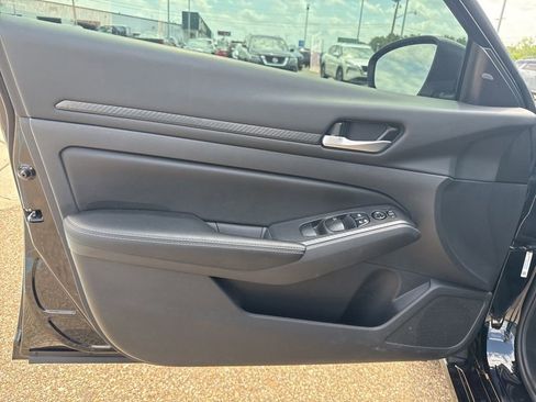 Used 2025 Nissan Altima 2.5 SV FWD image 10