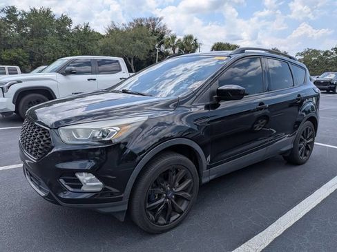 Used 2018 Ford Escape SE w/ SE Sport Appearance Package AWD/4WD image 2