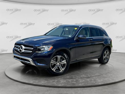 Used 2017 Mercedes-Benz GLC 300 4MATIC image 3