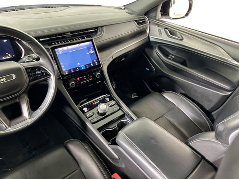 Used 2022 Jeep Grand Cherokee Overland w/ Luxury Tech Group IV image 24