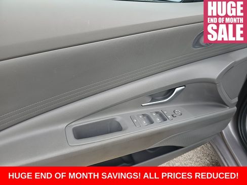Used 2024 Hyundai Elantra SEL image 12