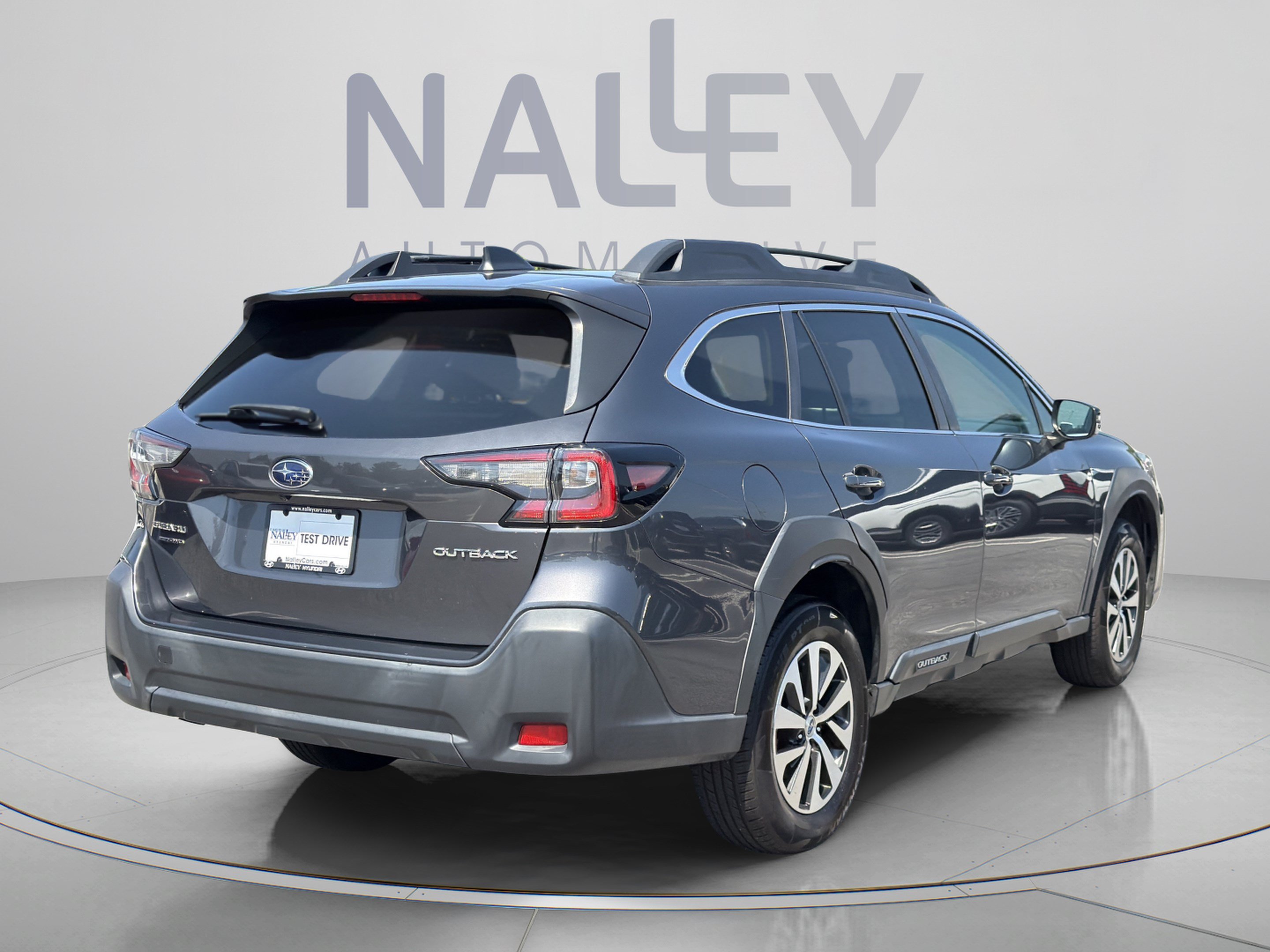 Used 2023 Subaru Outback Premium AWD/4WD image 5