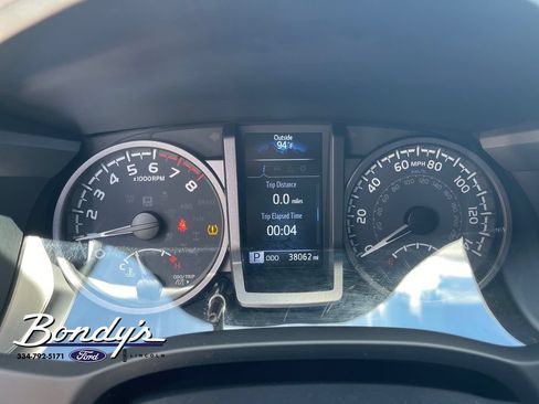 Used 2023 Toyota Tacoma TRD Sport w/ Technology Package AWD/4WD image 4