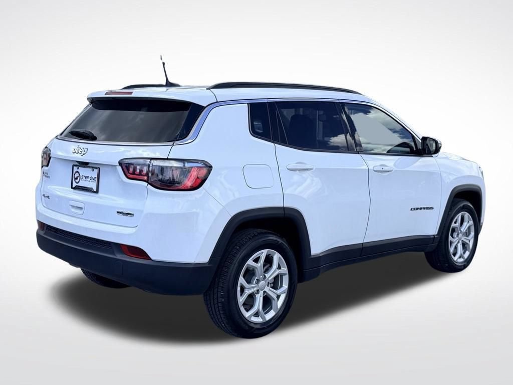 Used 2024 Jeep Compass Latitude AWD/4WD image 6