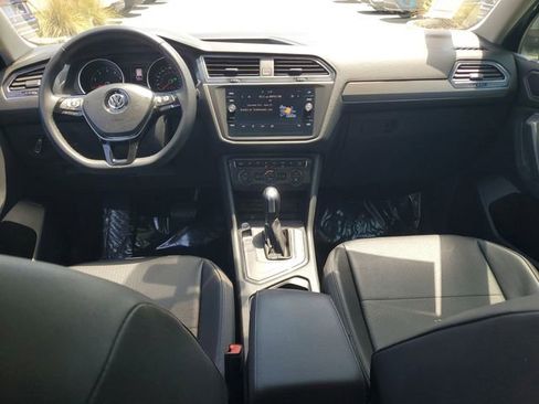 Certified 2020 Volkswagen Tiguan SE w/ Panoramic Sunroof Package FWD image 12