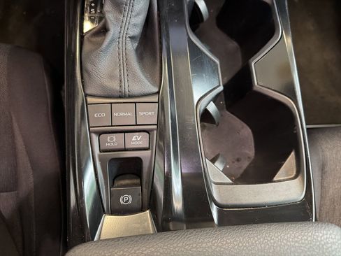 Used 2025 Toyota Camry LE FWD image 22
