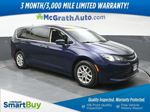 Used 2017 Chrysler Pacifica Touring image 1