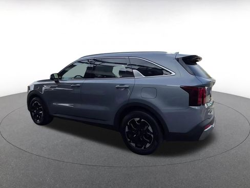 Used 2024 Kia Sorento S image 10