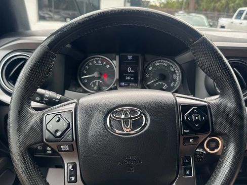 Used 2022 Toyota Tacoma TRD Sport w/ Technology Package RWD image 23