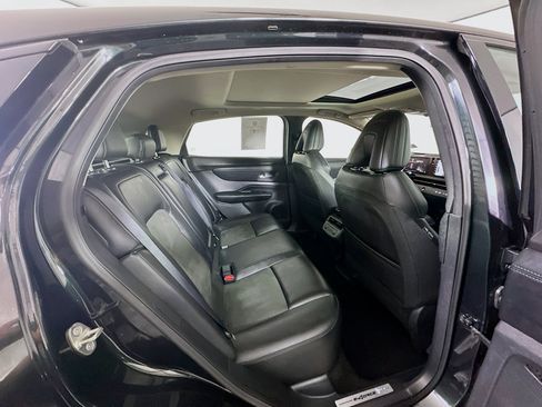 Used 2024 Nissan Ariya AWD image 31