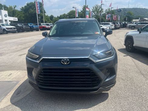 Used 2025 Toyota Grand Highlander AWD image 3