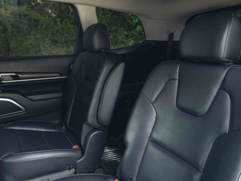 Used 2025 Kia Telluride S FWD image 18