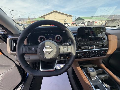 Used 2023 Nissan Pathfinder Platinum image 17