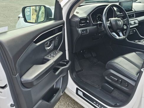 Used 2024 Honda Pilot Touring image 19