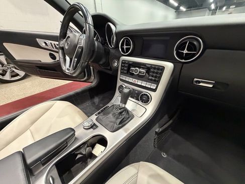 Used 2013 Mercedes-Benz SLK 250 image 25