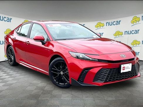 Certified 2025 Toyota Camry SE FWD image 1