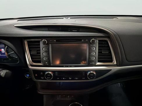Used 2019 Toyota Highlander Limited w/ Protection Package #3 AWD/4WD image 17
