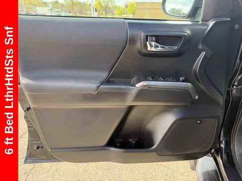 Used 2019 Toyota Tacoma TRD Sport w/ TRD Premium Sport Package AWD/4WD image 19