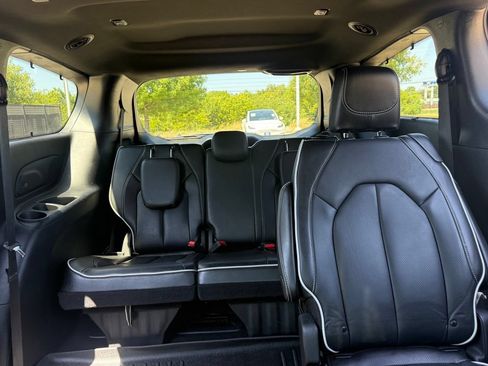 Used 2025 Chrysler Pacifica Limited FWD image 20
