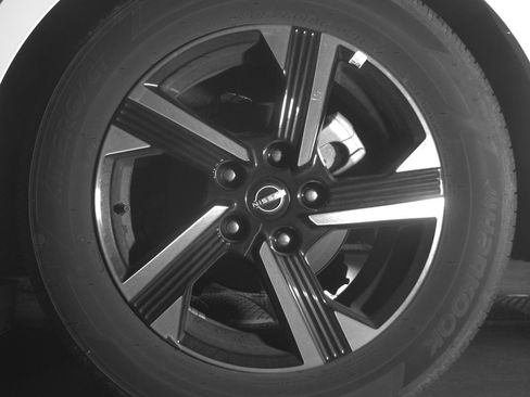 Used 2025 Nissan Sentra SV FWD image 14