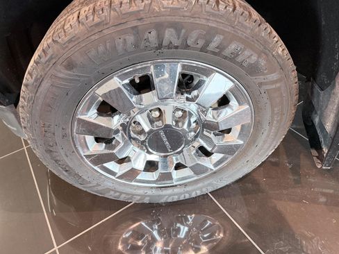 Used 2018 GMC Sierra 2500 Denali w/ Duramax Plus Package AWD/4WD image 45