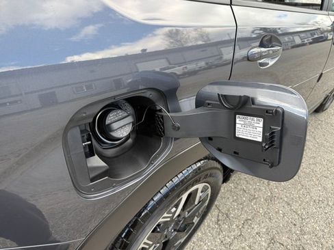 Certified 2025 Subaru Forester Premium image 8