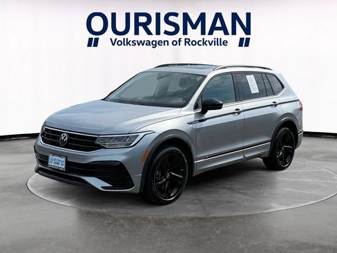 Used 2023 Volkswagen Tiguan SE R-Line FWD image 2