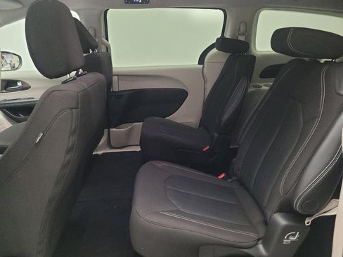 Used 2022 Chrysler Voyager LX FWD image 18