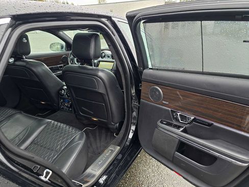 Used 2019 Jaguar XJ L Portfolio RWD image 13
