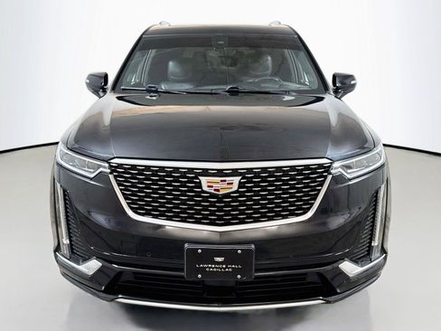 Used 2022 Cadillac XT6 Premium Luxury w/ Platinum Package FWD image 2