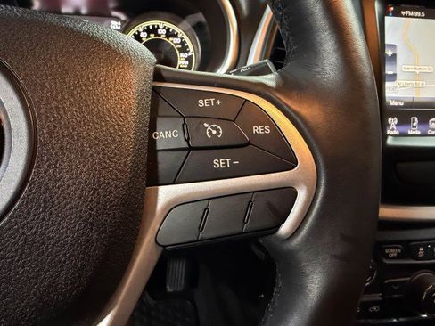 Used 2016 Jeep Cherokee Trailhawk w/ Cold Weather Group image 19