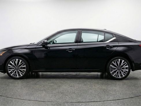 Used 2025 Nissan Altima 2.5 SV image 5