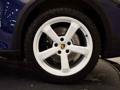 Used 2024 Porsche 911 Dakar image 17