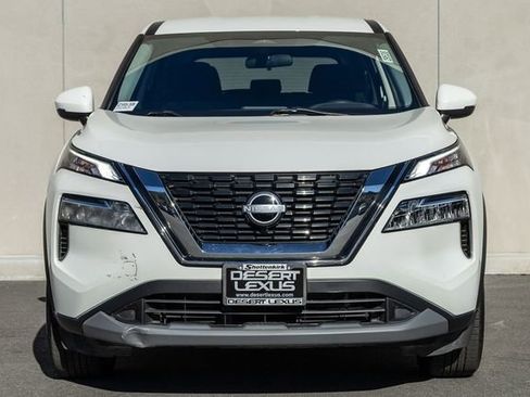 Used 2023 Nissan Rogue SV image 2