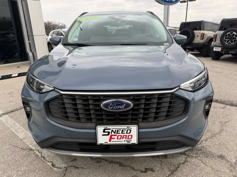 Used 2024 Ford Escape SE FWD image 2