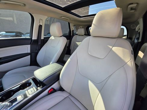 Used 2020 Ford Edge Titanium w/ Equipment Group 301A image 19